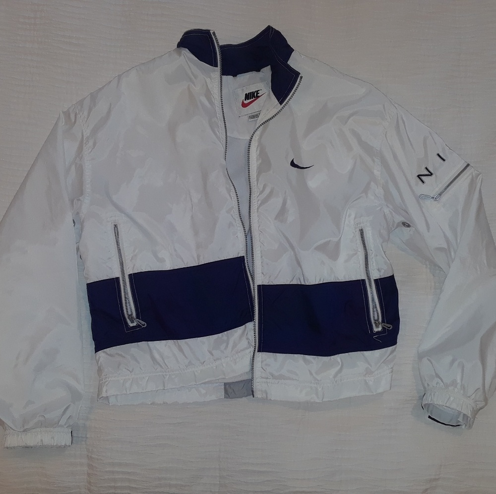 VINTAGE NIKE WINDBREAKER